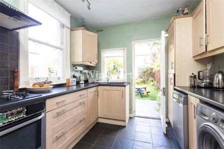 3 bedroom terraced house to rent - Photo 3