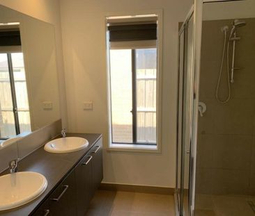 Low Maintenance Family Home! - Photo 6