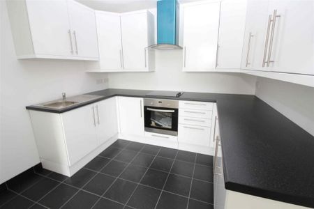 2 bedroom flat to rent - Photo 3