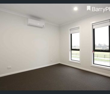 **REGISTER TO INSPECT VIA REALESTATE.COM.AU LINK & PHOTO ID MUST BE... - Photo 2