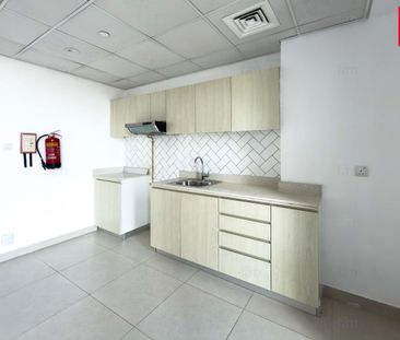 Spacious | Vacant | 12 Cheques | Unfurnished - Photo 1