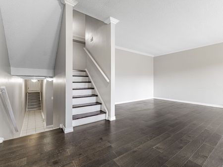 For Lease - 161 Milestone Crescent, Aurora, Ontario - Photo 2