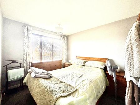 3 bedroom detached house to rent - Photo 3