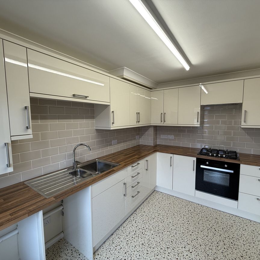 Orchard Court, Alcombe, Manor Road - Photo 1