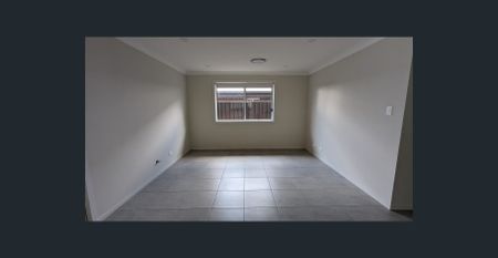 Near New Picture Perfect Family Home, Walking Distance to Parks & Shops - Photo 4