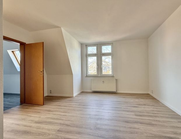 3-Raum Wohnung • frisch renoviert • Bad mit Wanne • Stellplatz • Dachschrägen • Termin vereinbaren? - Photo 1
