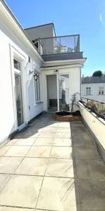 Rathausnähe - 4-Zimmer Stilaltbau-Wohnung mit Terrasse zu mieten ! - Foto 1
