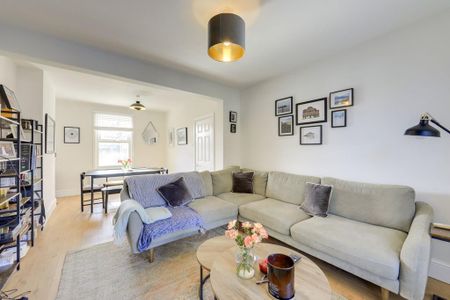 2 bedroom terraced house to rent - Photo 2