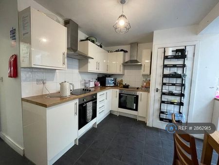 1 bedroom in a house share to rent - Photo 5