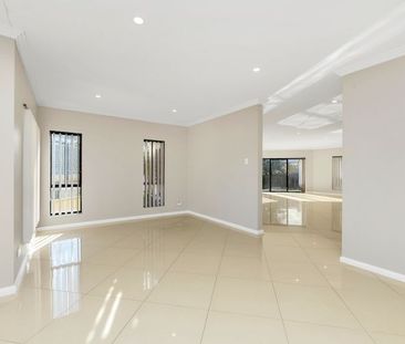 33A Kinleyside Avenue, Jerrabomberra - Photo 2