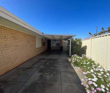 Relaxed Coastal Lifestyle - Photo 5