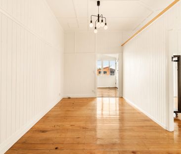 Charming Queenslander on the Hill - Light, Leafy and Full of Character - Photo 2