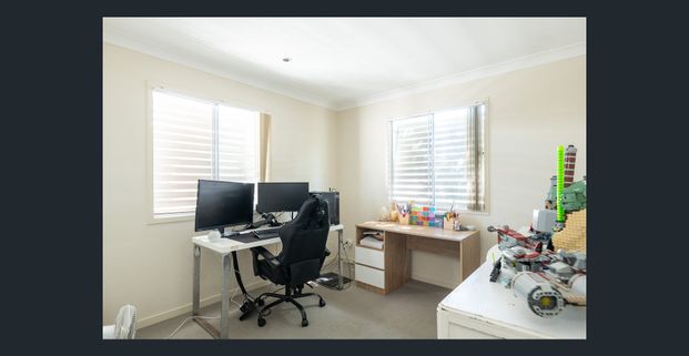 CONVENIENTLY LOCATED - WALK TO THE SHOPS - Photo 1