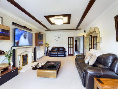 4 bedroom detached house to rent - Photo 2