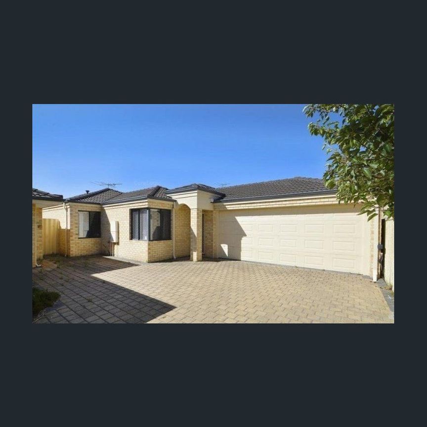 Low maintenance 3 Bedrooms house in the best location - Photo 1