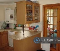 3 bedroom end of terrace house to rent - Photo 4