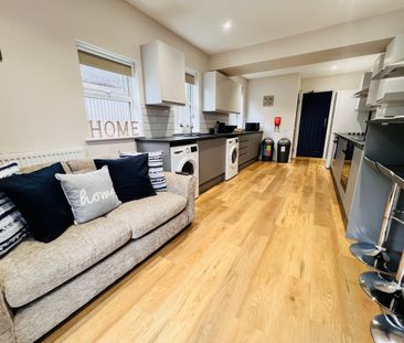 BEDROOM 4 – MEDIUM DOUBLE ENSUITE - Photo 2