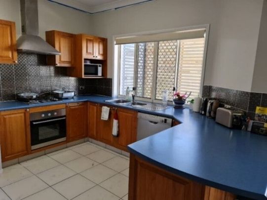 Springfield Lakes - Photo 1