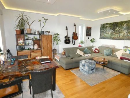 Moderne 2-Zimmer-Wohnung mit großer Sonnenloggia, Aufzug und Rheinblick - Photo 2