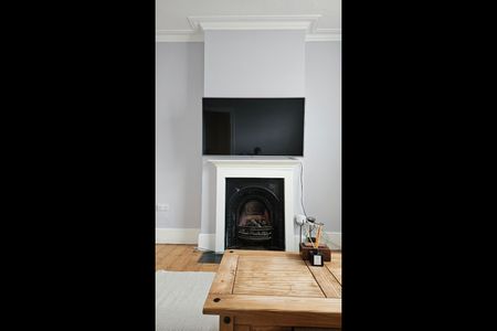 4 Bed Terraced House, Wandsworth Road, SW8 - Photo 4