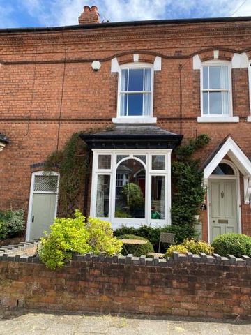 Large, cosy, room with en suite to rent in a nice area of Harborne. Close to the High Street, but quiet, you will have access to local pubs, shops and restaurants just a few minutes walk away. - Photo 3