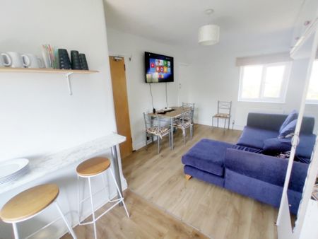 2 Bed Flat, Cobourne Ave, BN2 - Photo 2