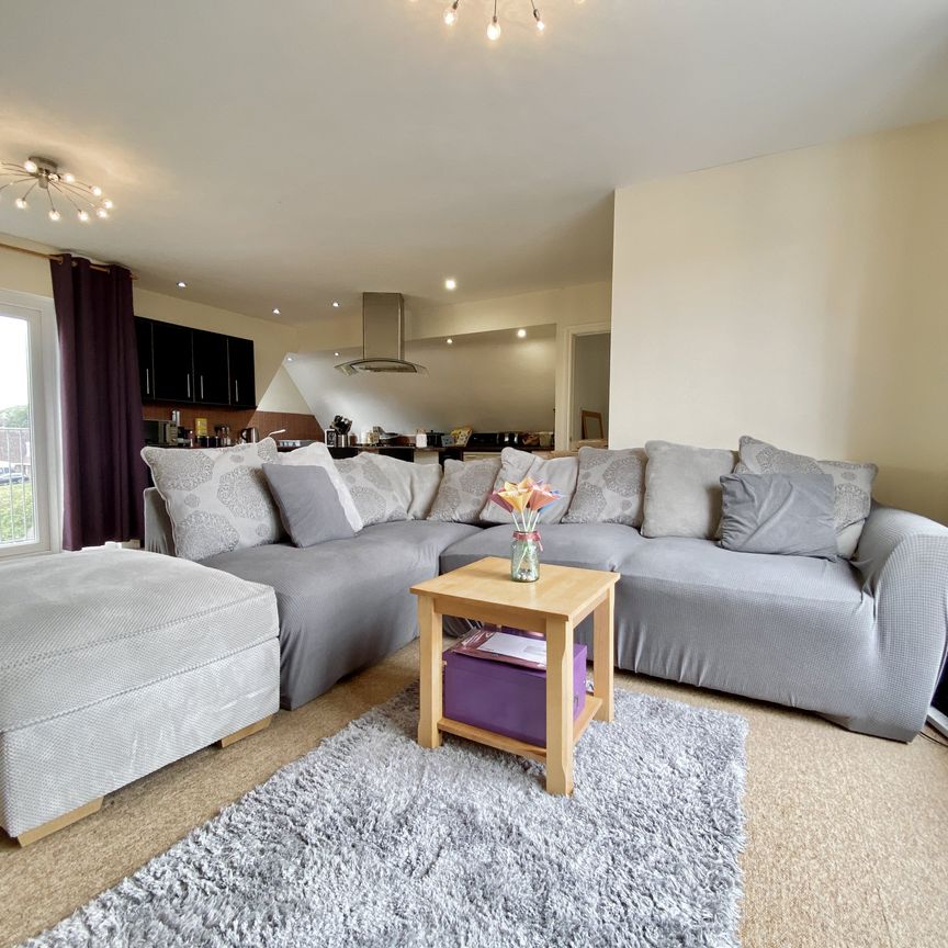 2 bed flat to rent in Grove Park Road, Weston-super-Mare, BS23 - Photo 1