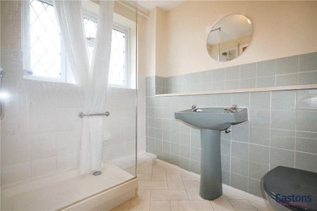 3 bedroom end of terrace house to rent - Photo 4