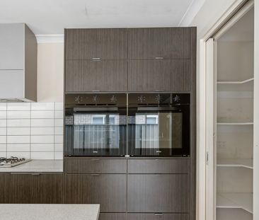 Stylish Family Living in Sought-After Brimbank Gardens - Photo 4