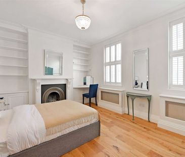 Grade II listed four bedroom townhouse adjacent to Windsor Castle a... - Photo 6