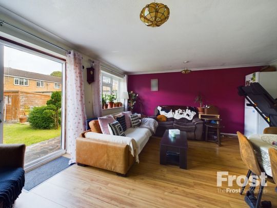 Robin Way, Staines-upon-Thames, Surrey,TW18 - Photo 1