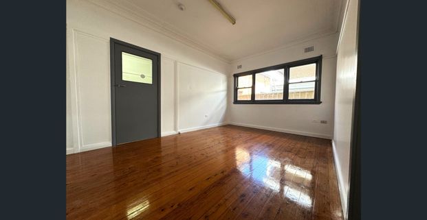 BRIGHT & MODERN 1-BEDROOM UNIT WITH PRIVATE LANE ACCESS - Photo 1