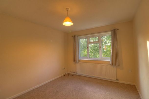 Greenhill Gardens, Evesham - Photo 1