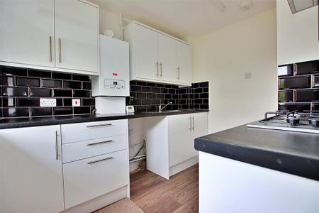 2 bedroom maisonette to rent - Photo 4