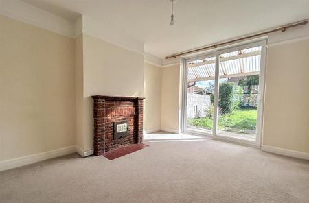 3 bedroom semi-detached house to rent - Photo 5