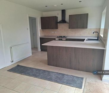 3 bedroom semi-detached house to rent - Photo 4