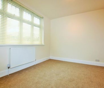 5 bedroom detached house to rent - Photo 2