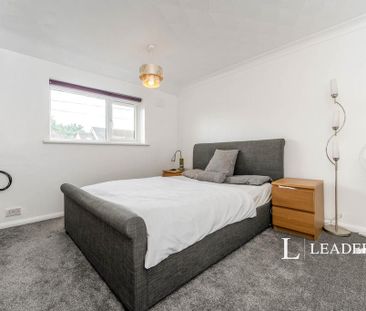 4 bedroom semi-detached house to rent - Photo 2