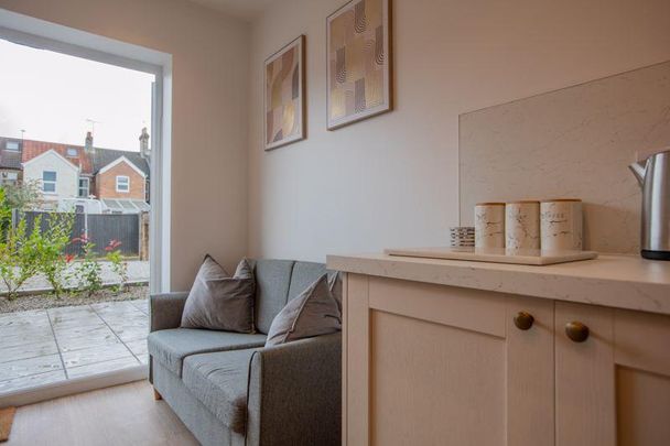 1 bedroom in a house share to rent - Photo 1