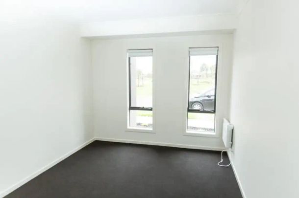 8 Chilla Lane, Point Cook VIC 3030 - Photo 1