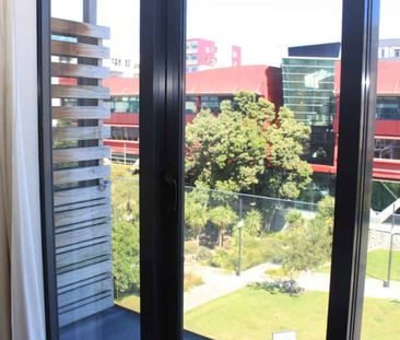 Charming Studio Apartment in the Heart of the City! - Photo 2