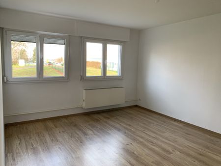 Location Appartement 4 pièces 96m² SARREGUEMINES 57200 - Photo 2