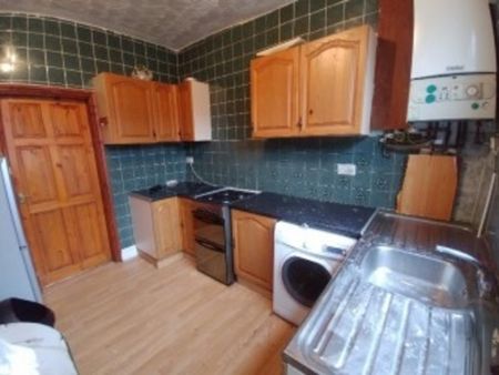 3 bedroom terraced house to rent - Photo 5