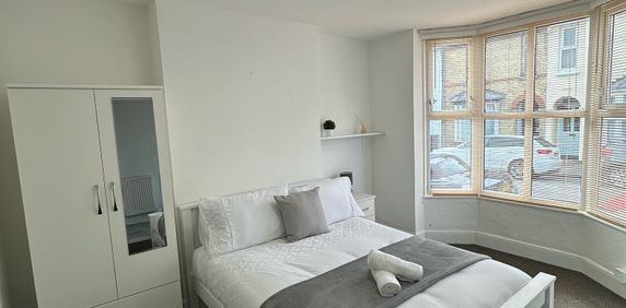 STUNNING DOUBLE ROOM IN CANTERBURY CT1 - Photo 2