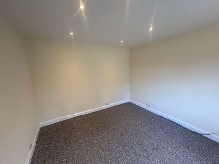 Saunders Lane, Woking - Photo 3