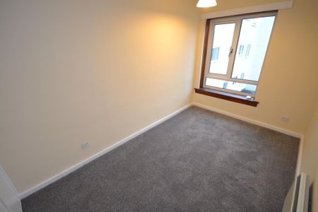 3 bedroom flat to rent - Photo 5