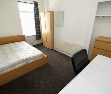 4 Bed - Holdsworth Street, Plymouth - Photo 2