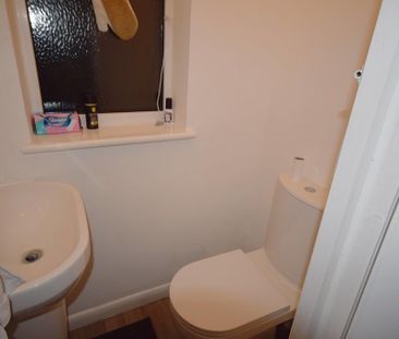 5 bedroom detached house to rent - Photo 2