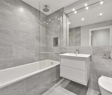 An immaculate one-bedroom top floor flat located in the heart of Ma... - Photo 6