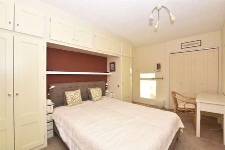 Castle Gardens, Bath, Somerset, BA2 - Photo 2